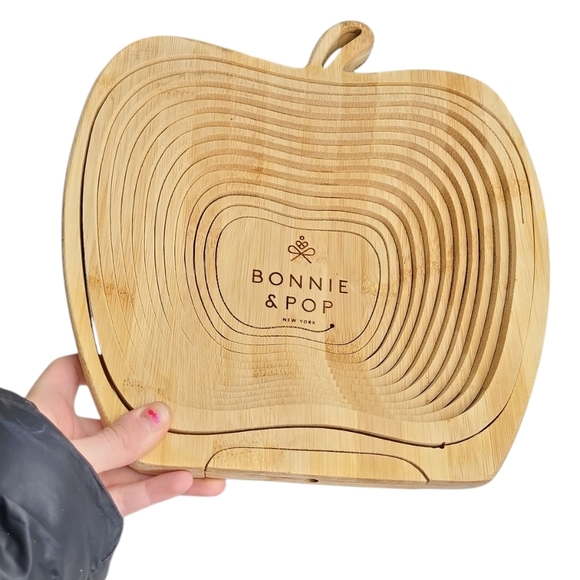 Bonnie & Pop New York Expandable Wooden Apple Fruit Flowers Basket Tray Trivet - Picture 4 of 4